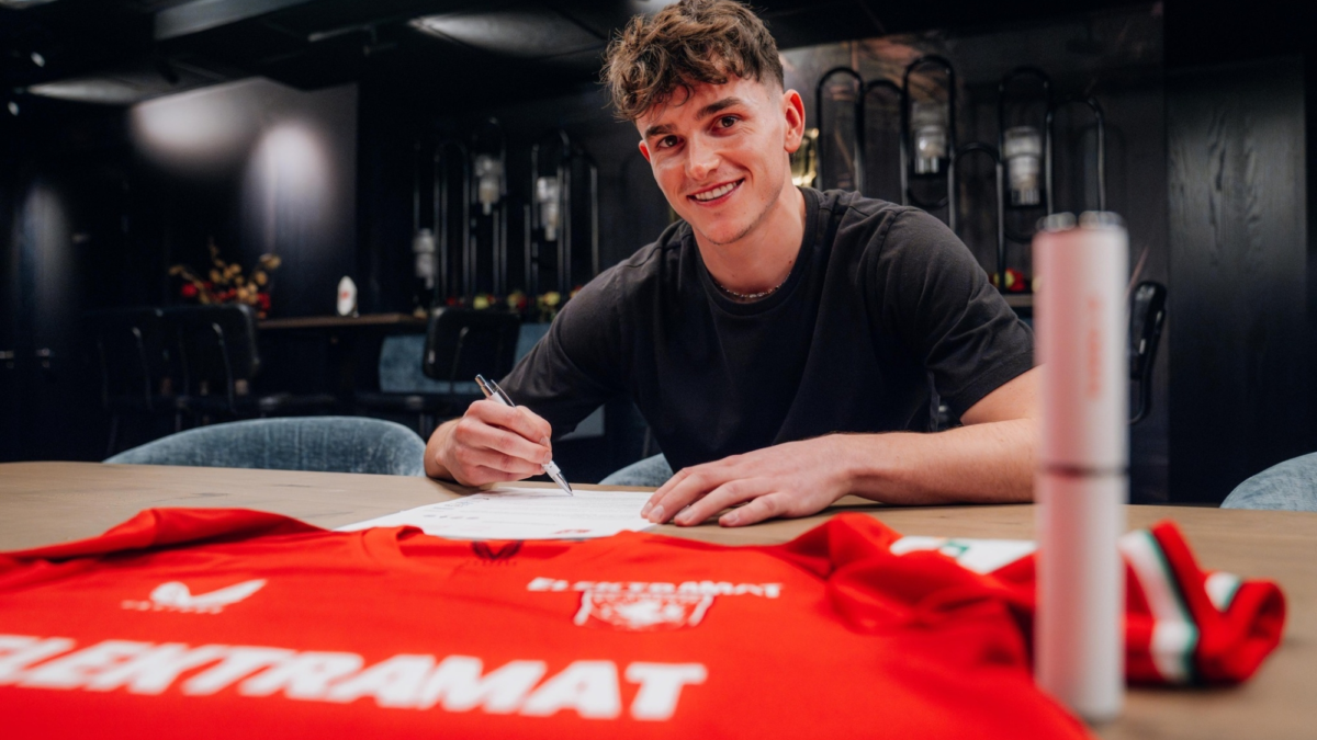 Taylor Booth tekent contract bij FC Twente FC Twente media 2