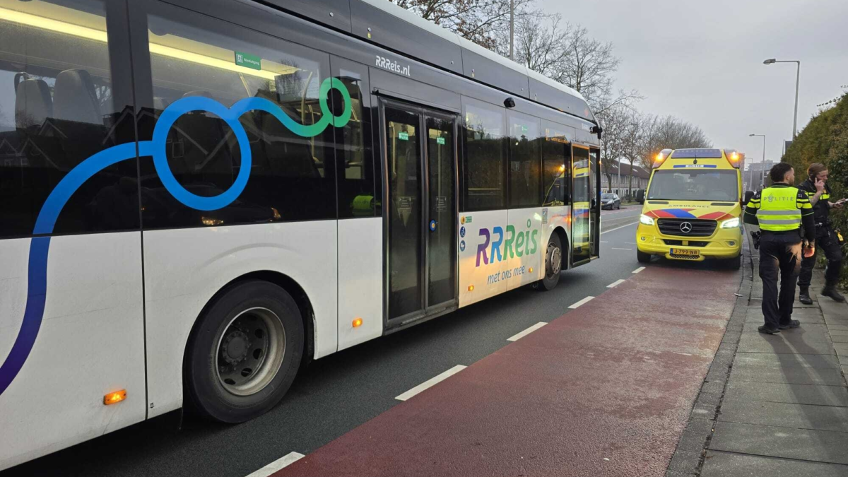 Fietser in botsing met lijnbus in Enschede