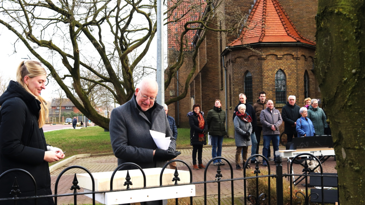 Vitrine 80 jaar vrijheid burgemeester 1