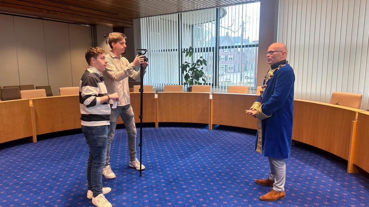 Joury Willemsen interviewt burgemeester Anko Postma