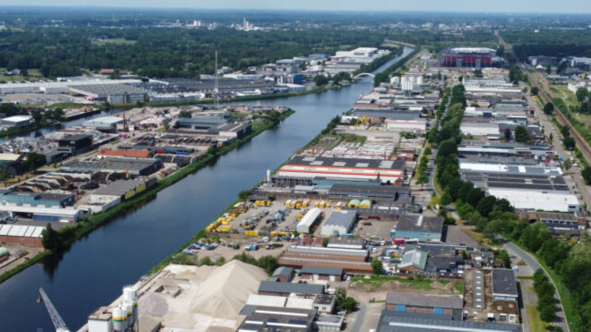 Stadsarchief Enschede Binnenhaven met op de achtergrond Apollo Vredestein