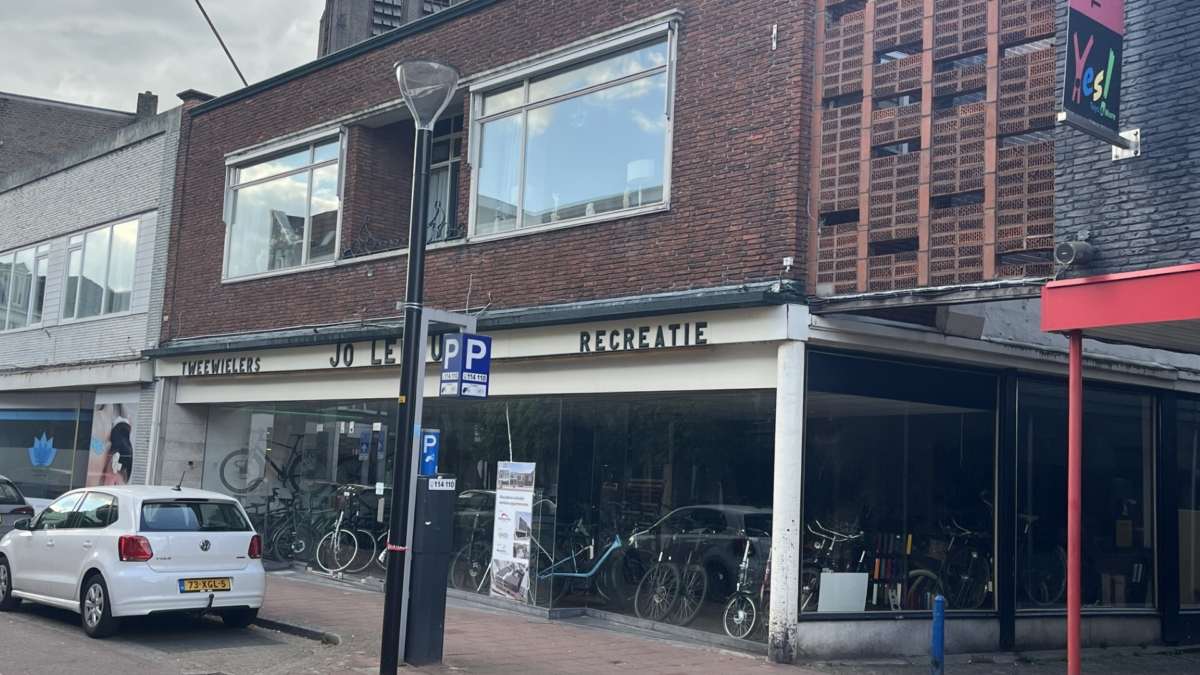 Pand Oranjestraat 6 dat na de oorlog weer in handen van de rechtmatige Joodse eigenaar kwam