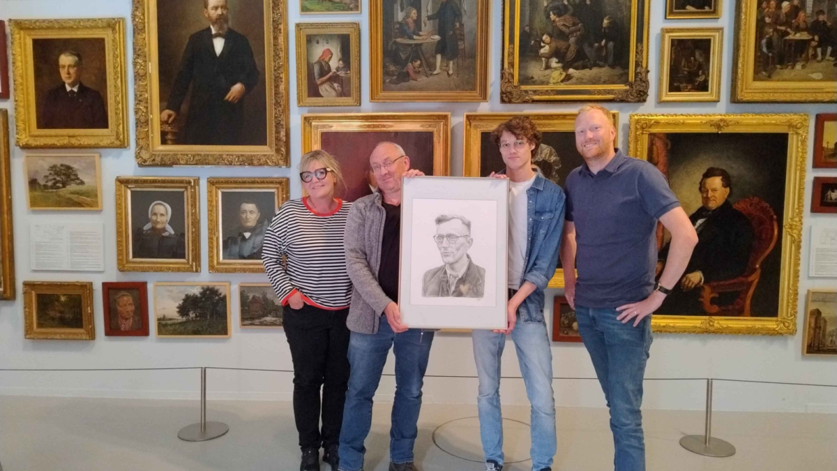 Overhandiging portret Cor Hilbrink Museumfabriek