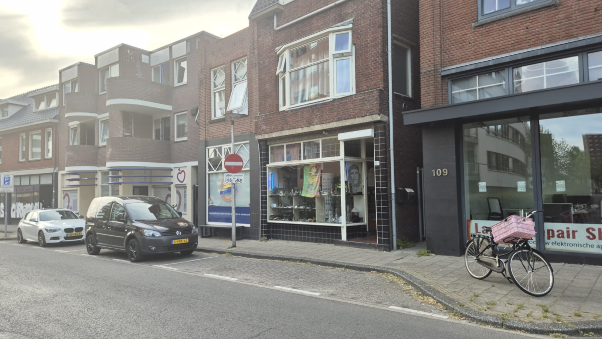 20250521 inval Enschede headshop