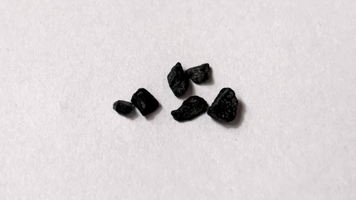 IMG 7930 stukjes staalslakken beursstraat container