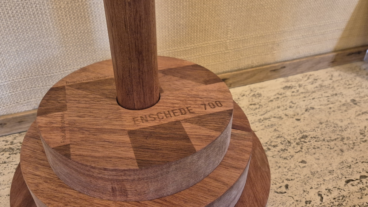 Logo Enschede 700 op vlaggenstaander