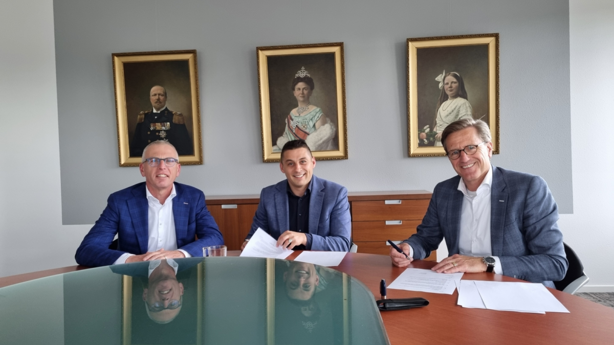 Bijlage Foto ondertekening 7 juli 2025