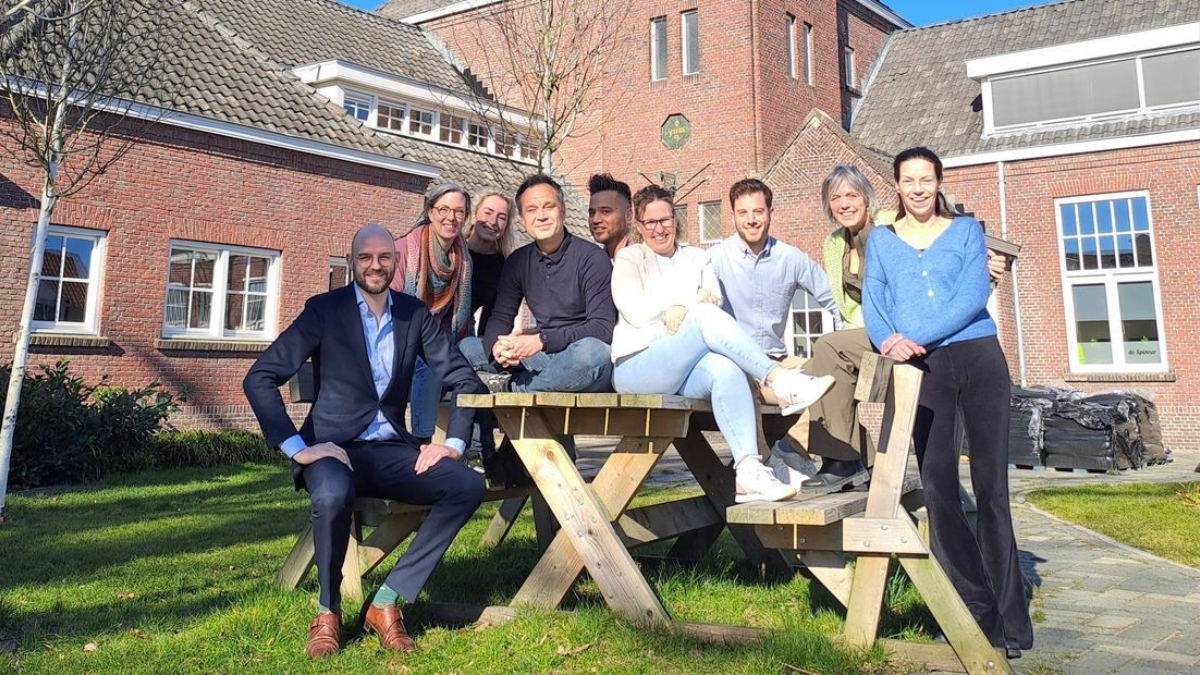 Hulp om de hoek gemeente enschede