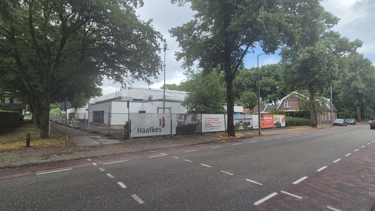 Het Kompas aan de I Jstraat wordt verbouwd Julian Vriend