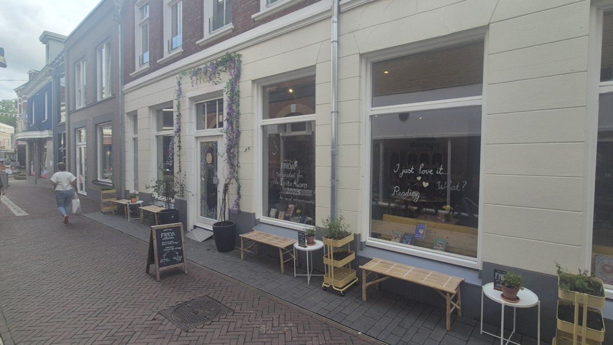 Boekencafe FRIDA in de Enschedese binnenstad Julian Vriend