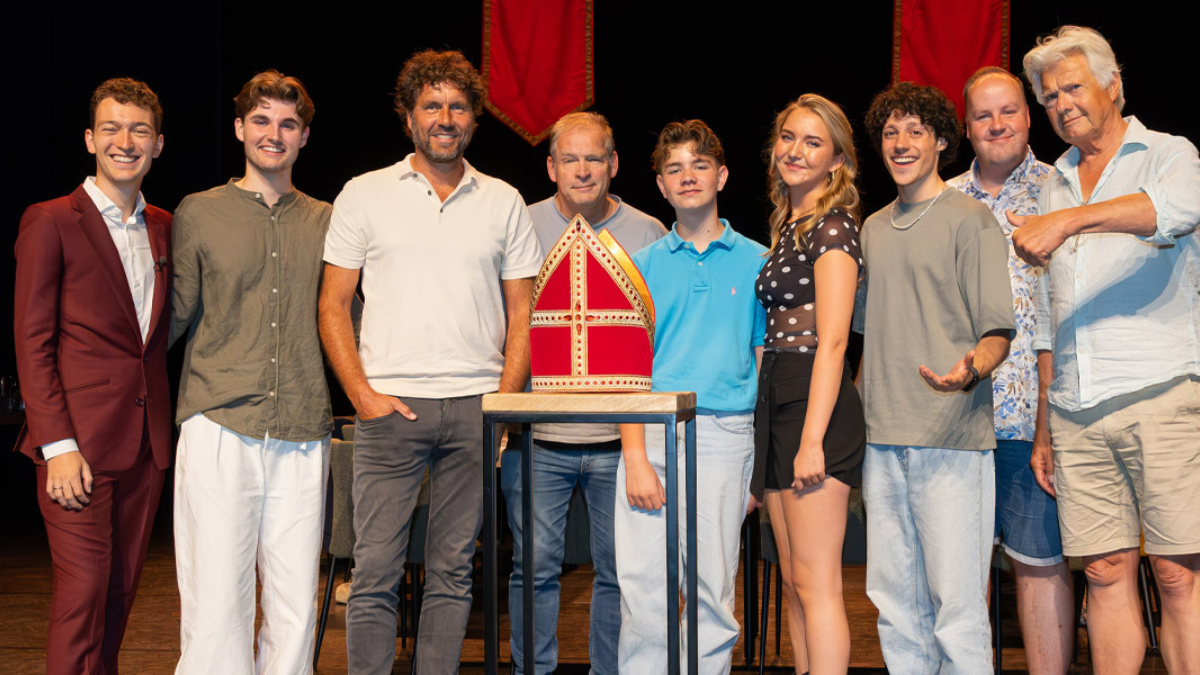 Sinterklaas en de magische pakjesmachine cast feat