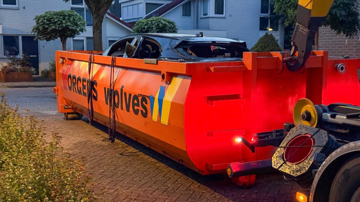 elektrische auto - brand - brandweer - dompelcontainer