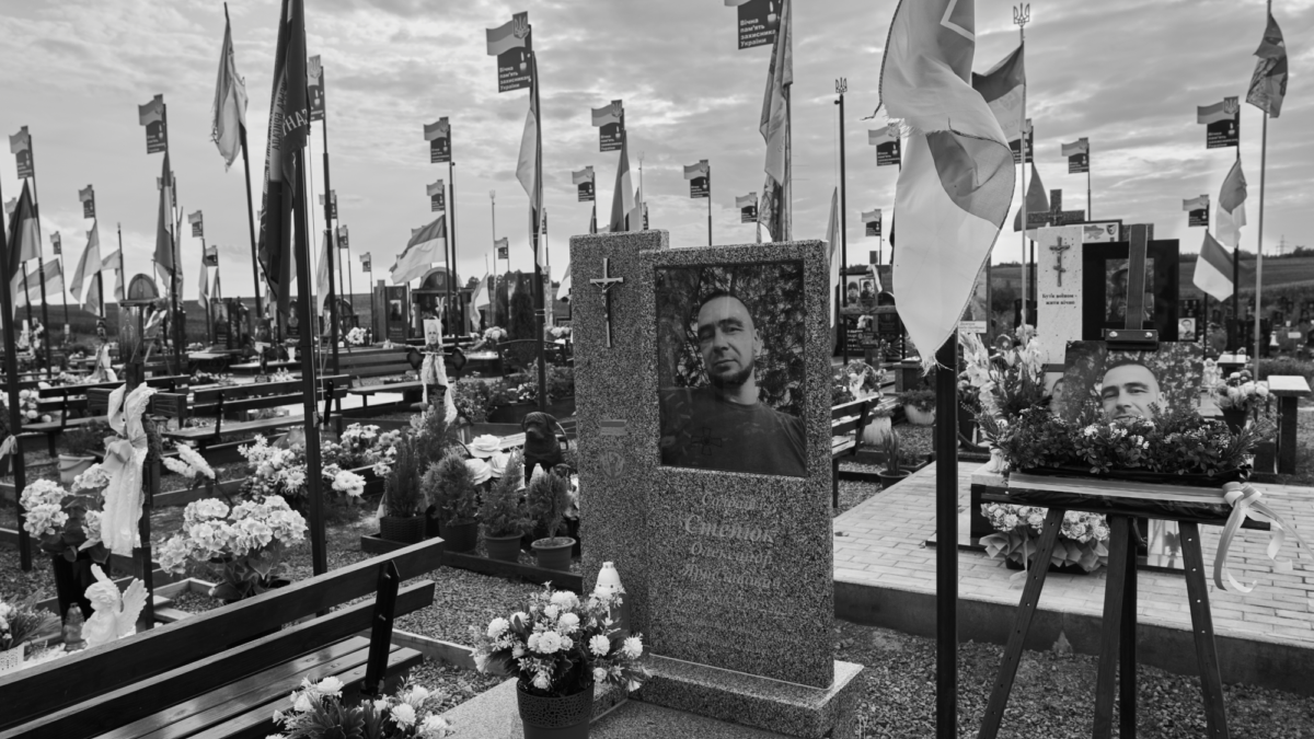 Oekraïne - oorlogsgraf - militair