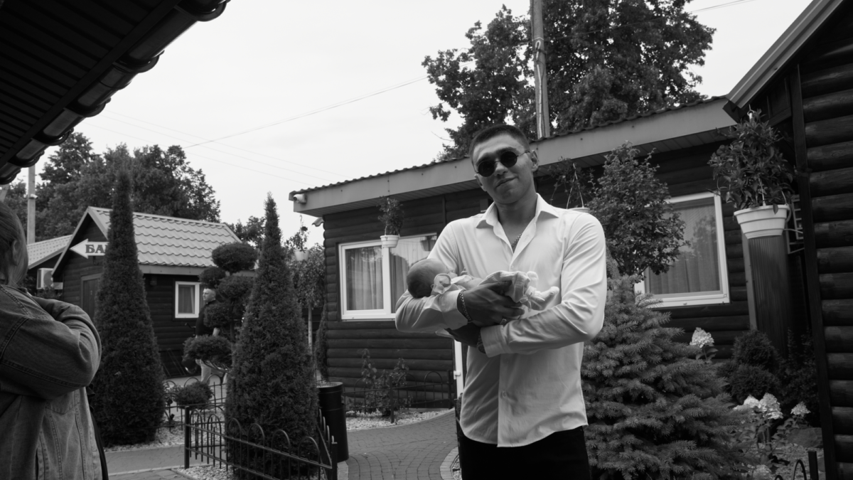 Oekraïne - baby - peetvader - zonnebril