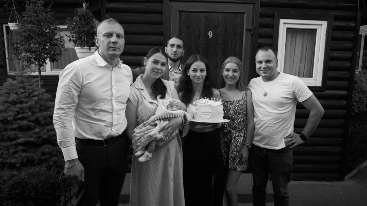 Oekraïne - gezin - baby - feest - taart