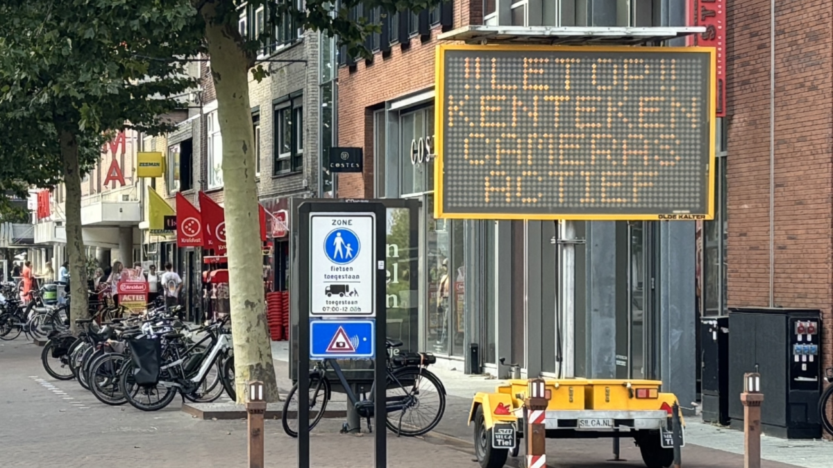 20250825 hengelo waarschuwingsbord camerhandhaving IMG 8934
