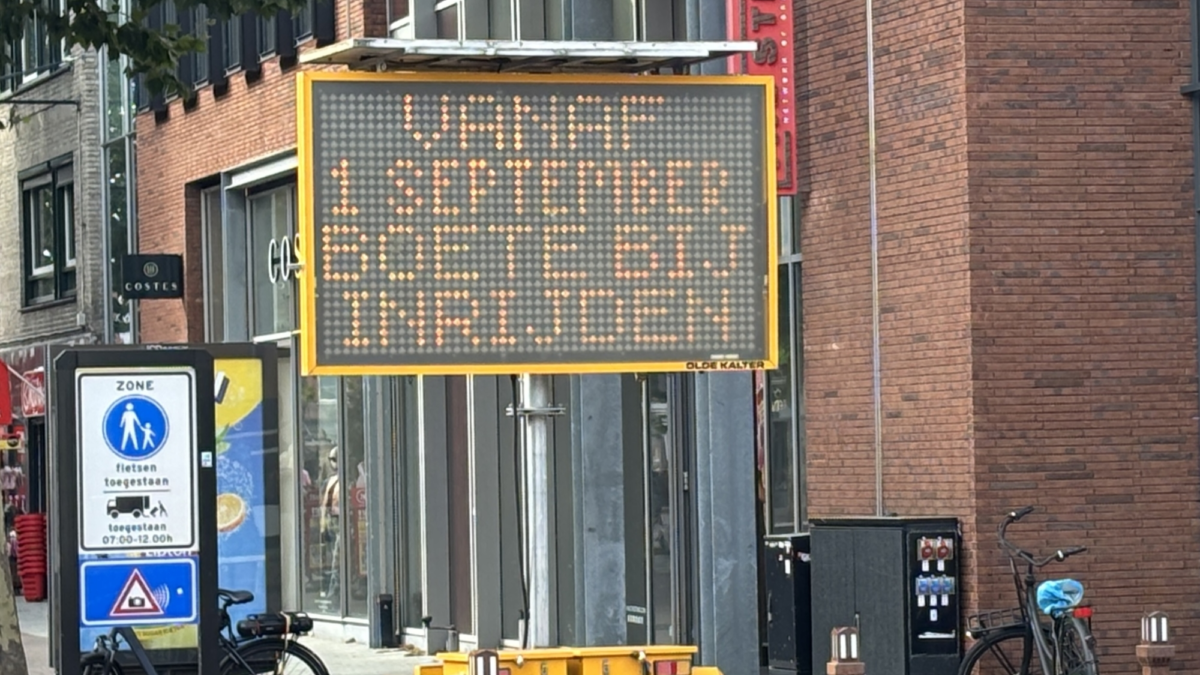 20250825 hengelo waarschuwingsbord camerhandhaving IMG 8936