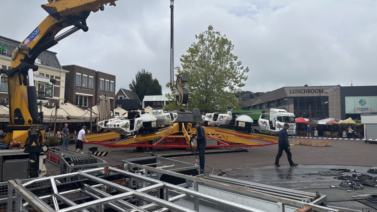 2025 09 01 opbouw kermis almelo 2