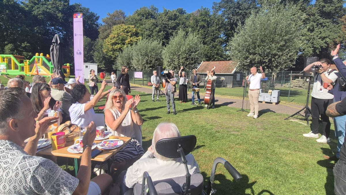 J UICHEN TIJDENS e NSCHEDE700