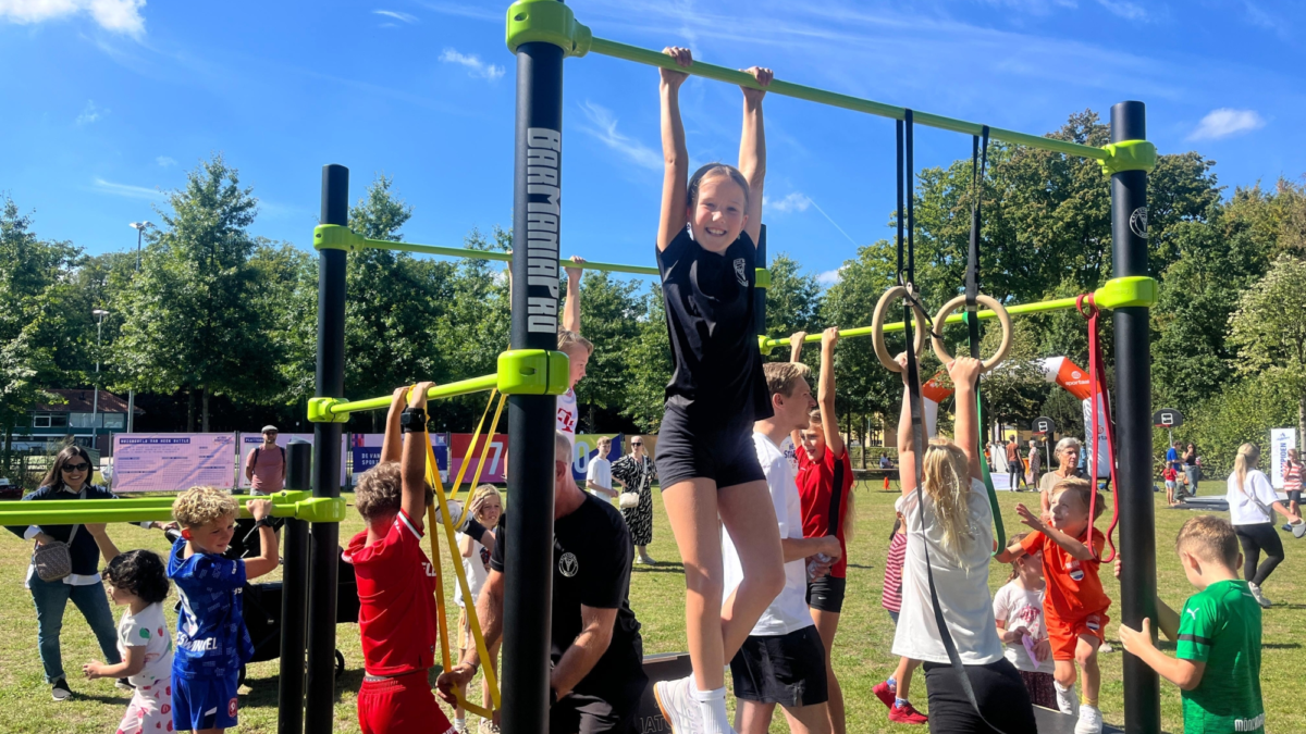 Fleur in het Calisthenicsrek Enschede700