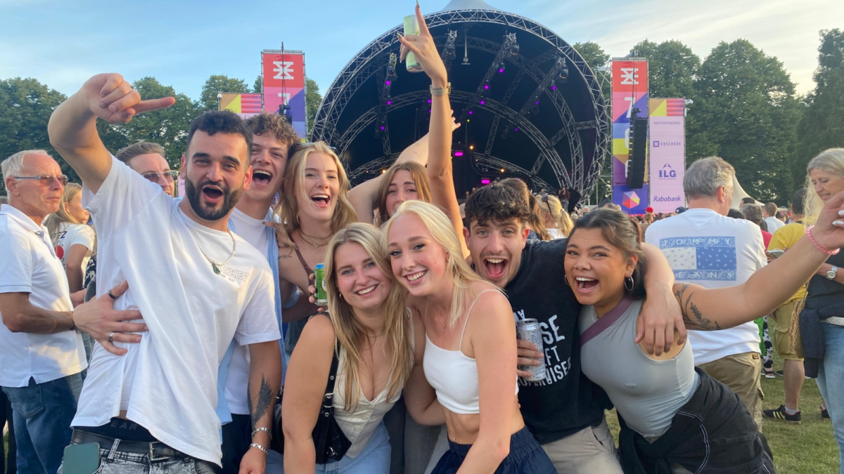 Vriendengroep tijdens Enschede700