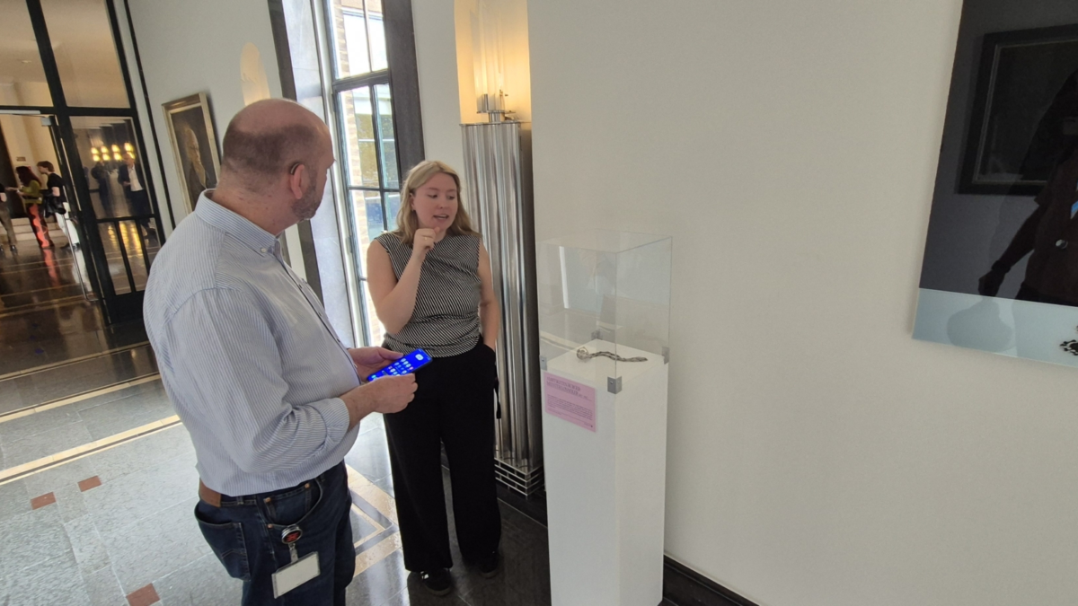 De ambtsketen van de eerste burgemeester van kleur