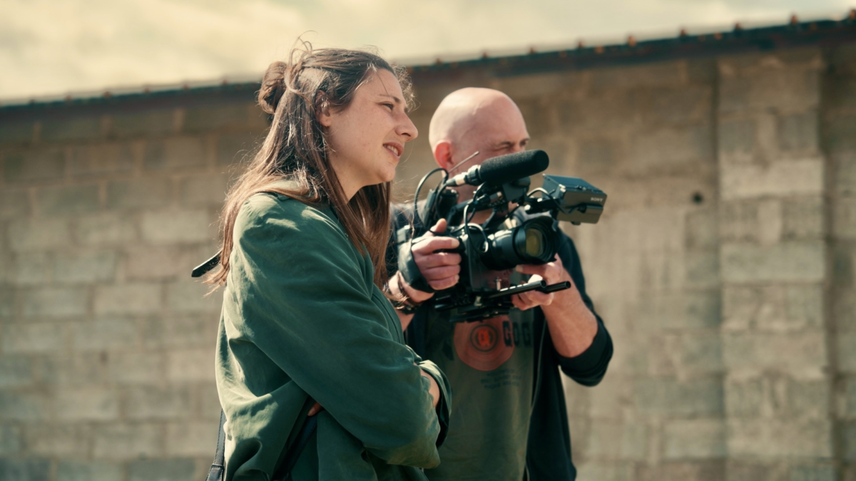 Milou Rientjes en Niek Pennings filmen The Unseen