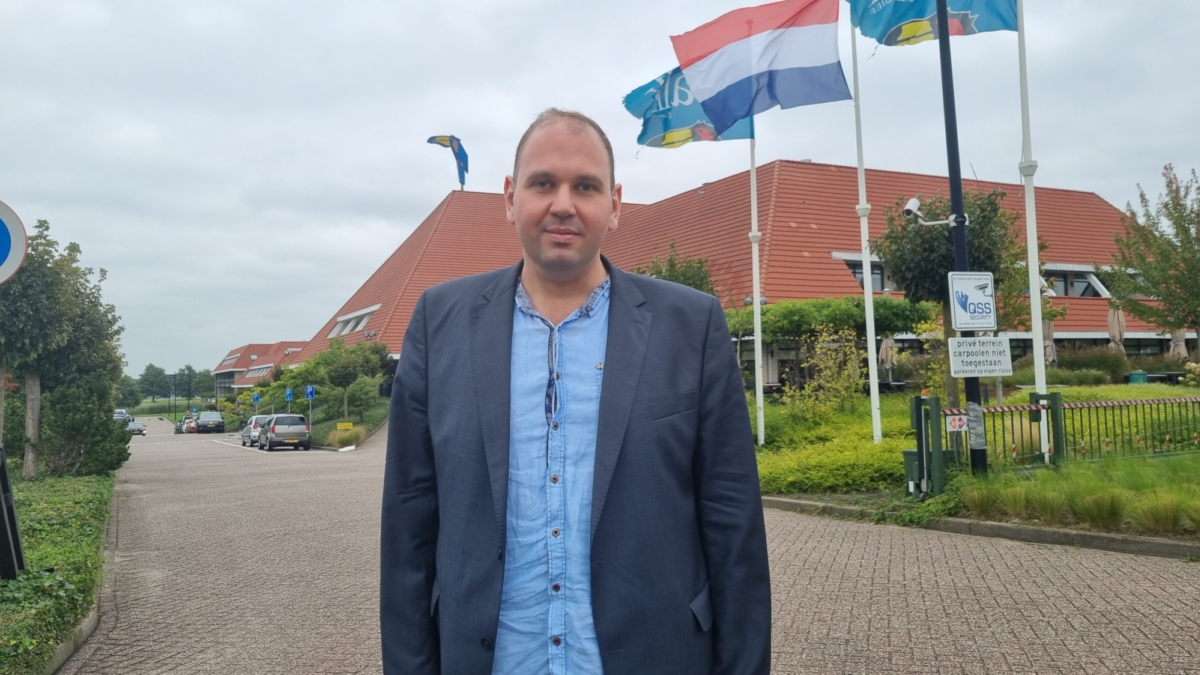 Syrische vluchteling Samer Awad voor noodopvang Van der Valk Hotel Hengelo