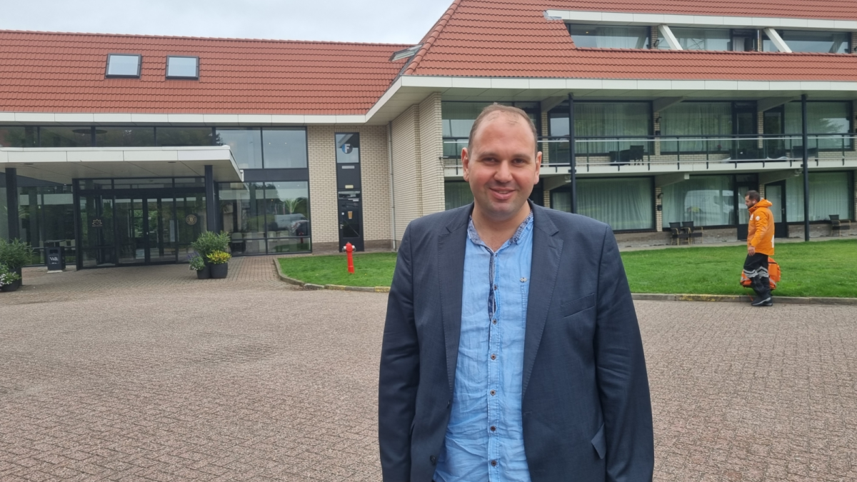 Samer Awad voor noodopvang Hotel Van der Valk