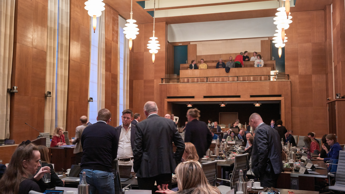 Raadszaal - gemeenteraad - overleg - schorsing