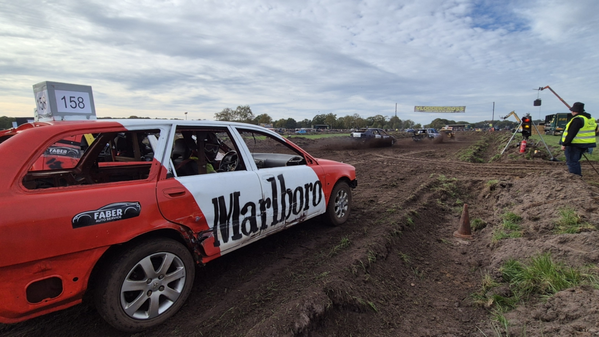 Gekke Marlboro auto bij de Vloddercross Julian Vriend