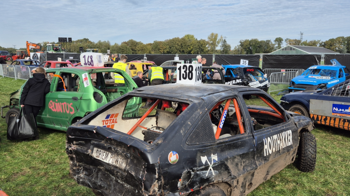 Wachtrij autopark Vloddercross Julian Vriend