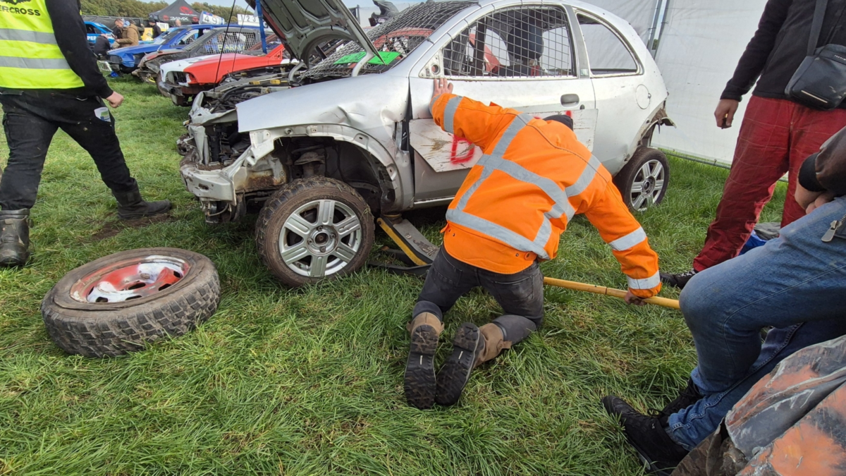 Auto heeft reperatie nodig Vloddercross Julian Vriend