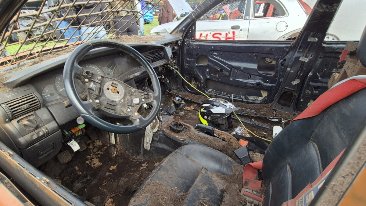 Binnenkant auto Vloddercross Julian Vriend