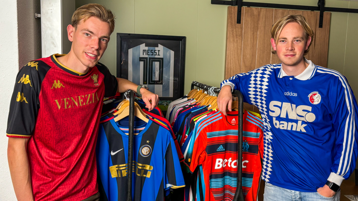 De Voetbaltempel retro shirts opent in Enschede De Voetbaltempel