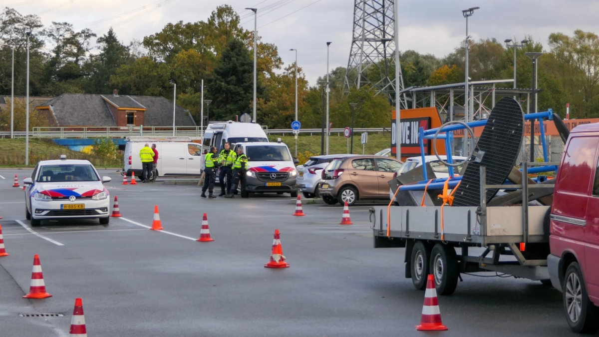 20251024_112_grote politiecontrole_enschede01