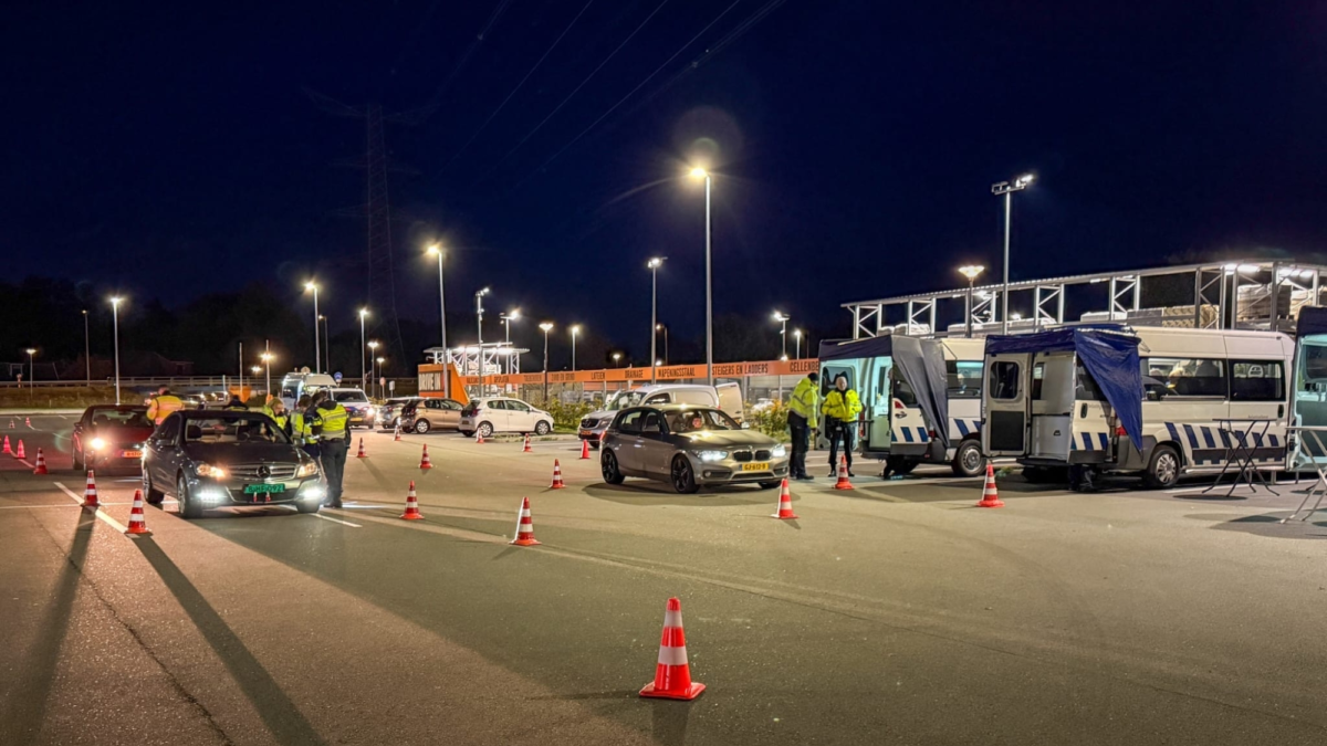 20251024_112_grote politiecontrole_enschede03