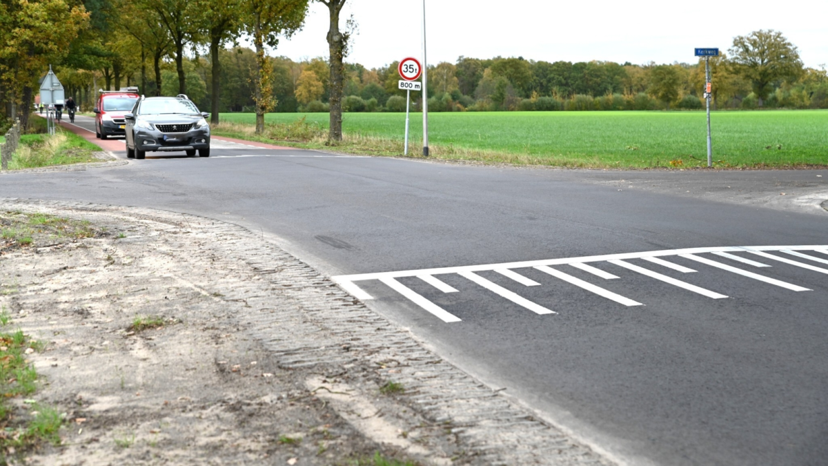 Verhoogde kruising Gruttoweg Kerkweg