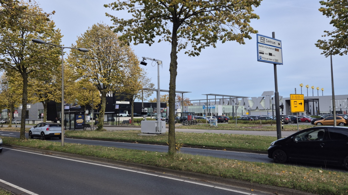 Flitspaal voor telefoons in Enschede Julian Vriend