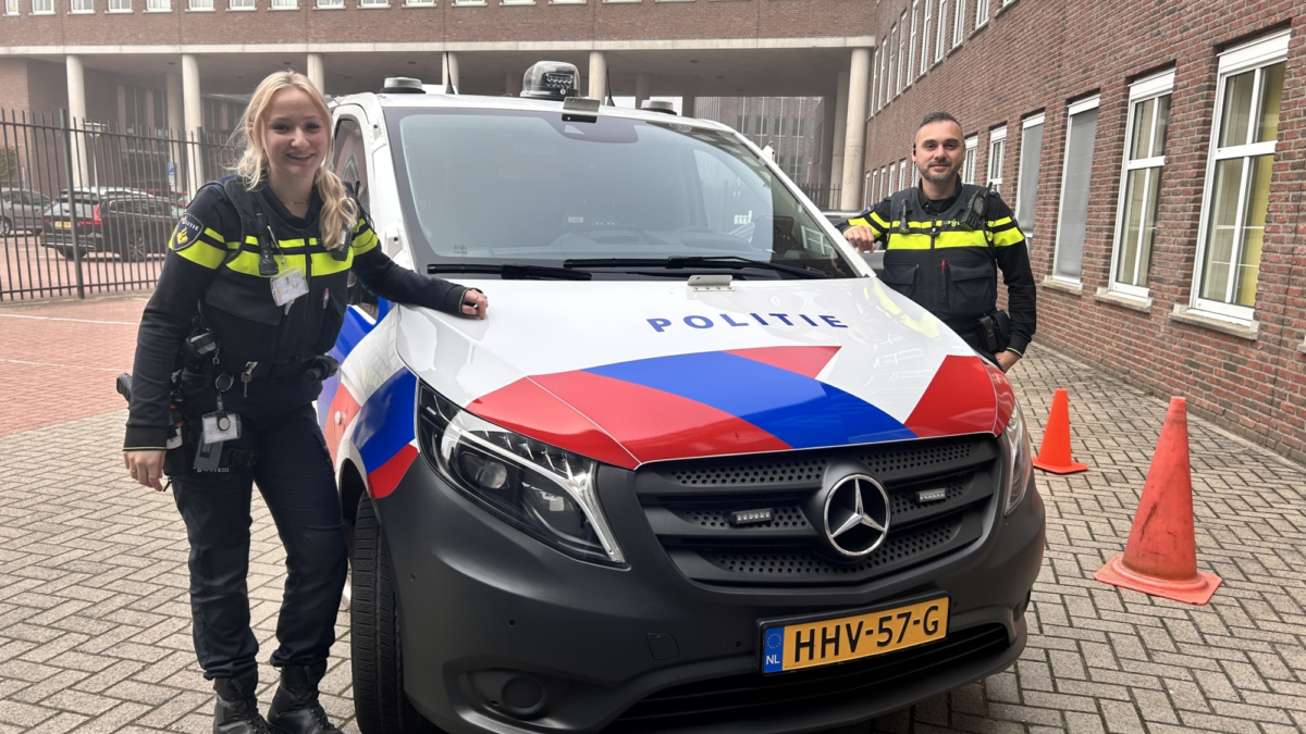 Politiebus rechtbank Almelo