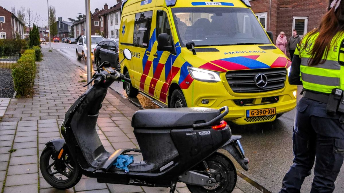 20251114 ongeluk scooter Enschede News United Dennis Bakker