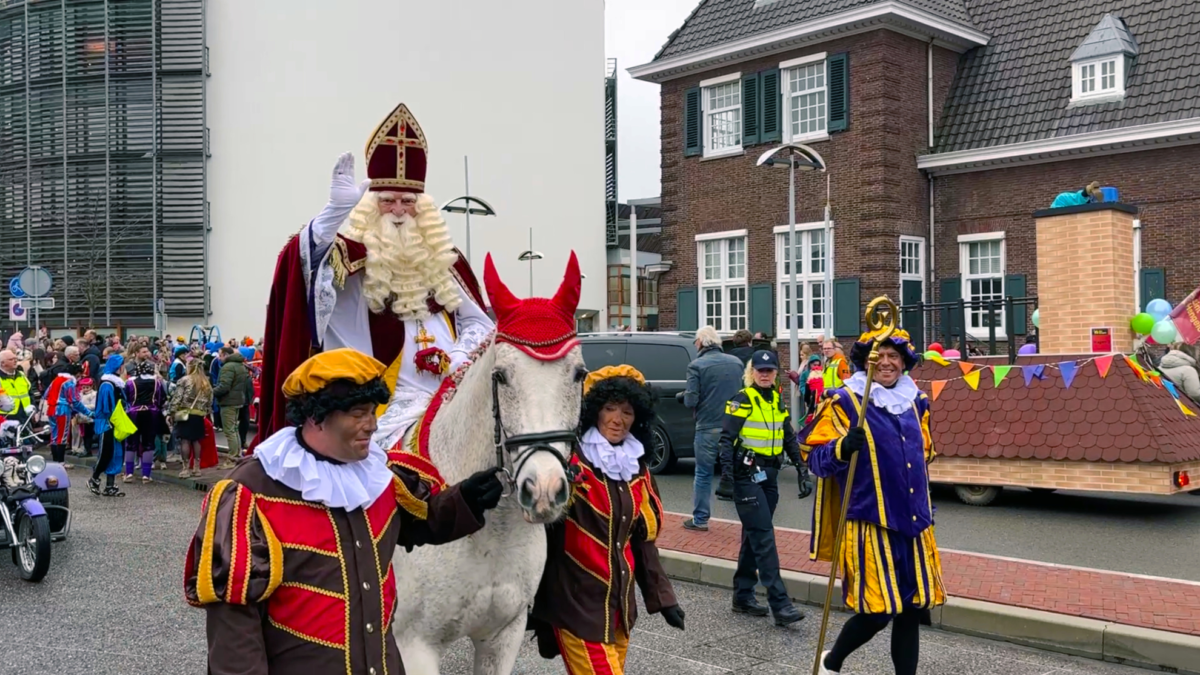 20251115 aankomst sinterklaas hengelo 1 IMG 0256