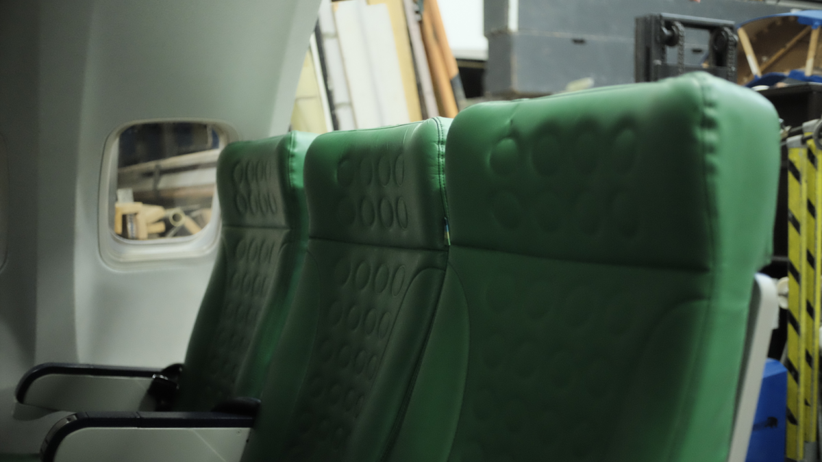 Vliegtuigstoelen hengelose revue 1twente