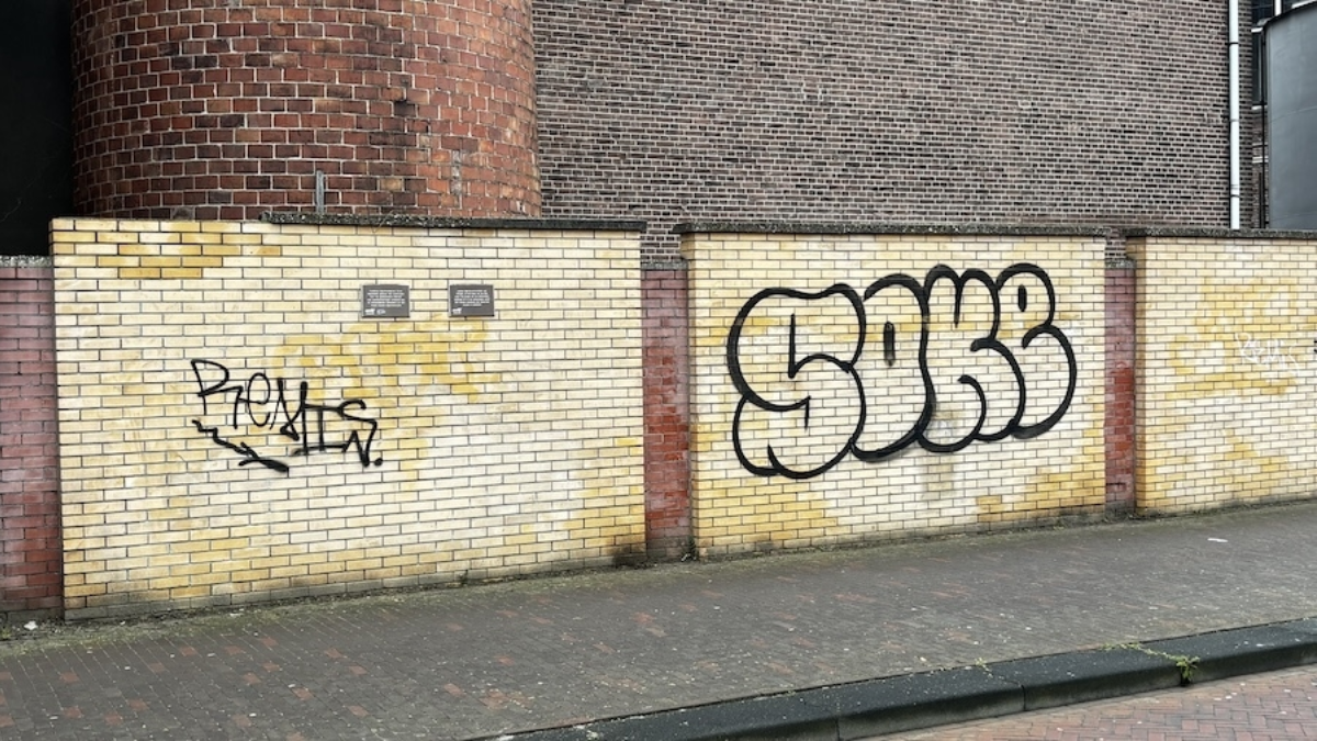 IMG 0528 graffiti kms terrein hengelo