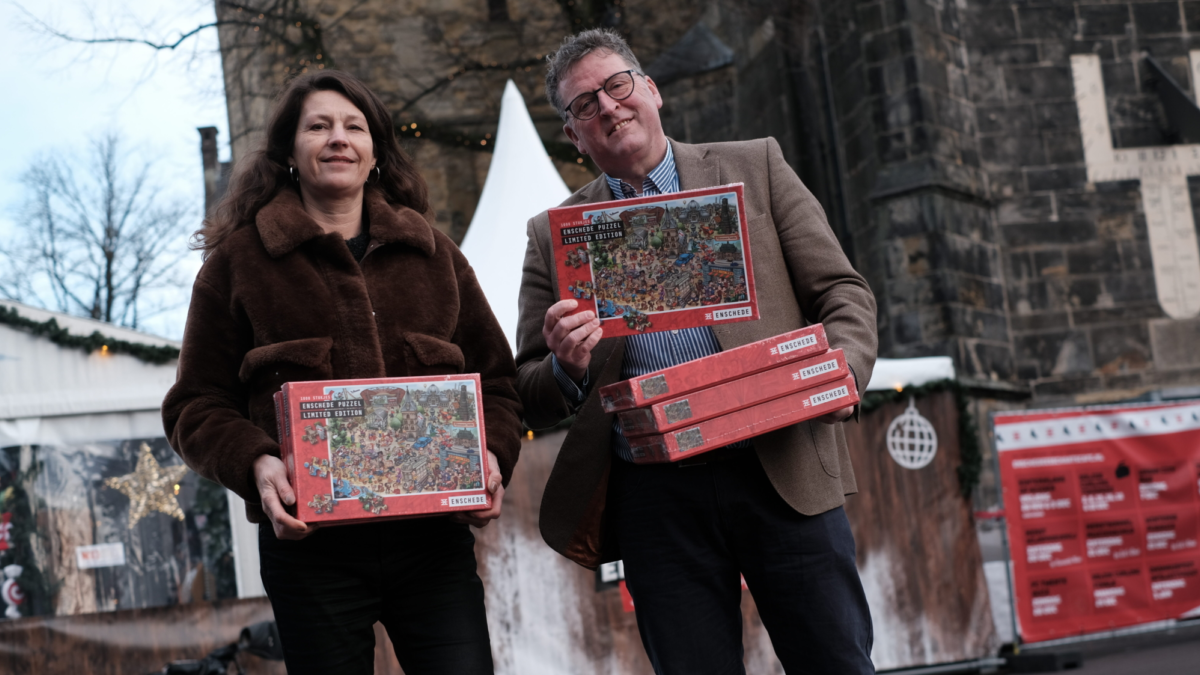 Projectleidster Petra Kamping (links) en Directeur Jeff van den Biggelaar Enschede Promotie voor de grote kerk