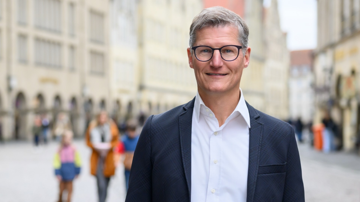 Oberbürgermeister Tilman Fuchs op de Prinzipalmarkt in Münster