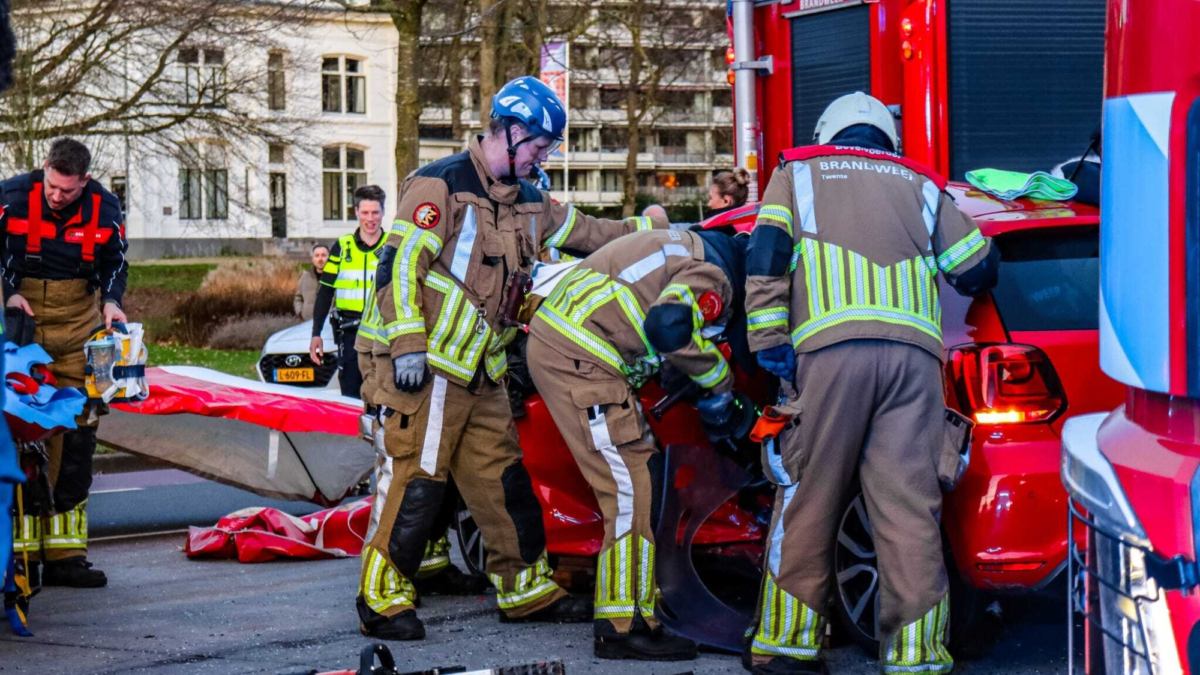 20251218 Ongeval Boulevard Bus auto News United