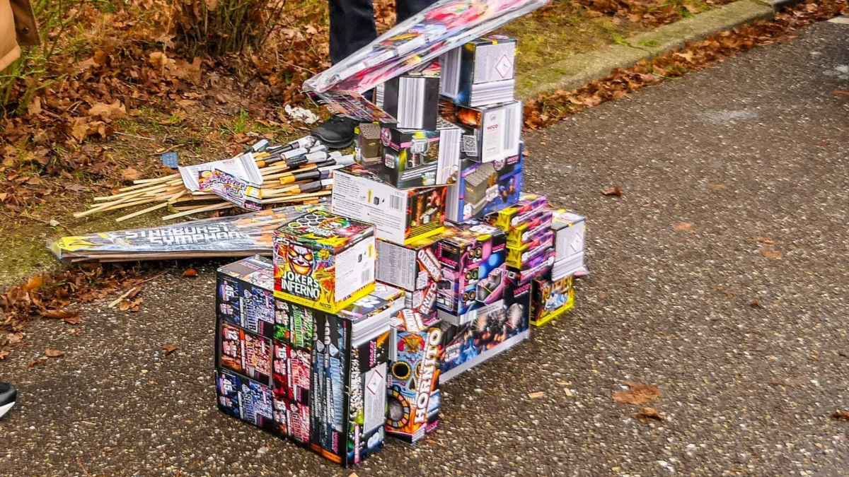 20251229 vuurwerk in beslag genomen knalhutteweg 03