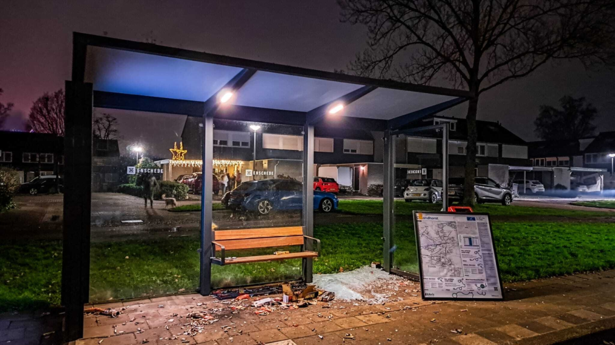 20260101 bushokje Enschede News United Dennis Bakker