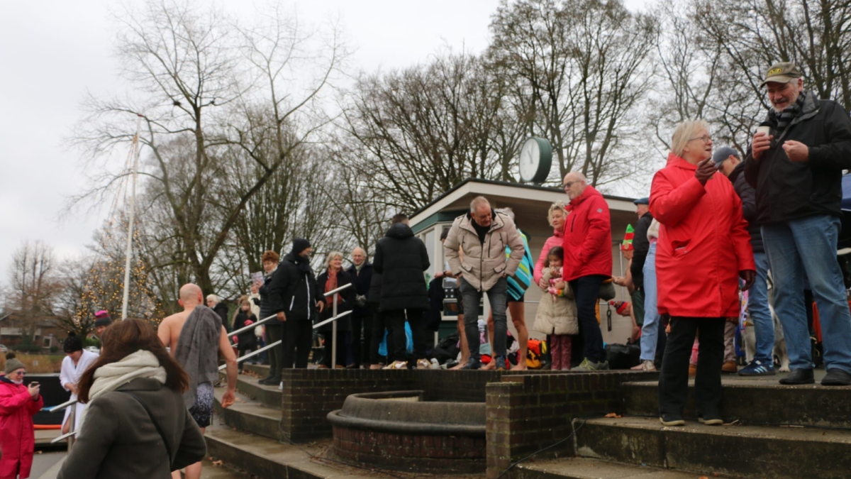 20260101 tuindorpbad nieuwjaarsduik foto news united rick olde nordkamp2